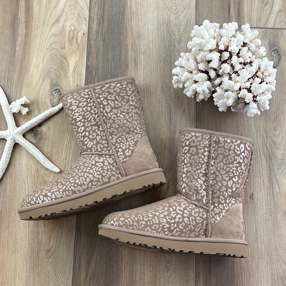 🌴🔆UGG- BROWN CLASSIC SHORT SNOW LEOPARD BOOTS🔆🌴 - Picture 5 of 16